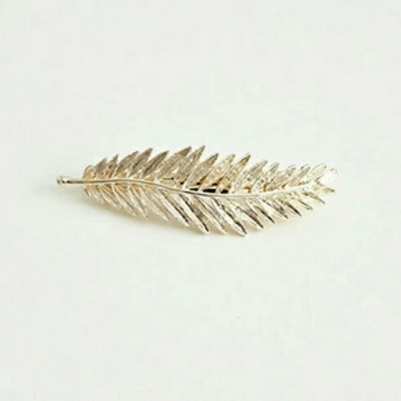 Brandy Melville Accessories - Brandy Melville Gold Metal Feather Leaf Hair Clip